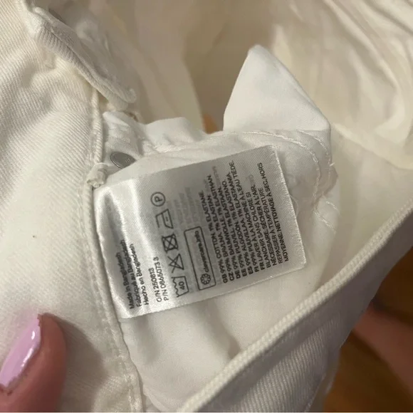 H&M Women's White Denim Shorts - Picture 5 of 6